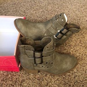 Girls ankle booties. Brand new.